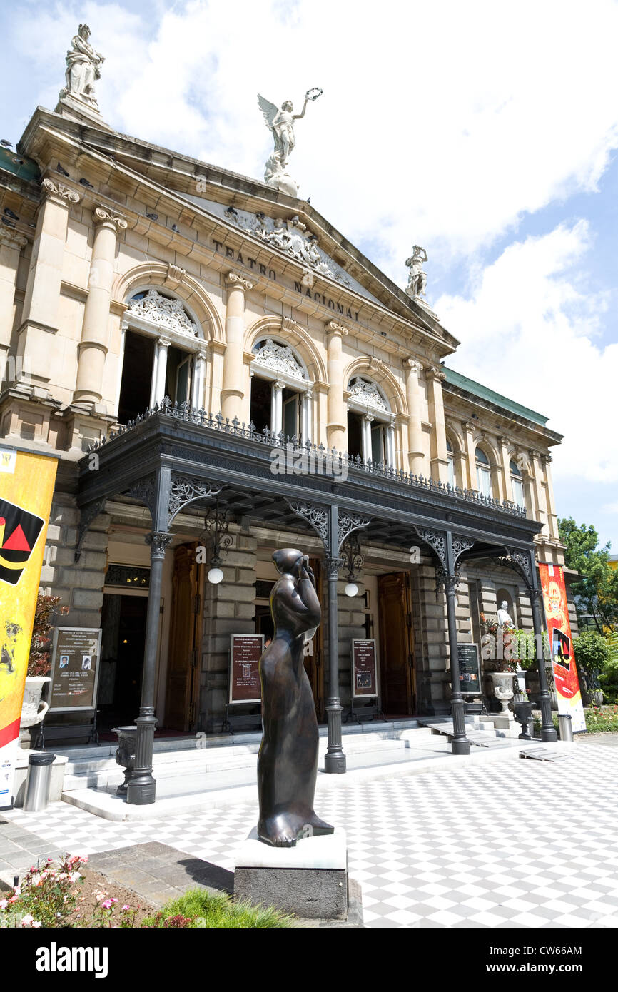San Jose, Costa Rica: ingresso principale al Teatro Nacional è uno dei luoghi storici monumenti. Foto Stock