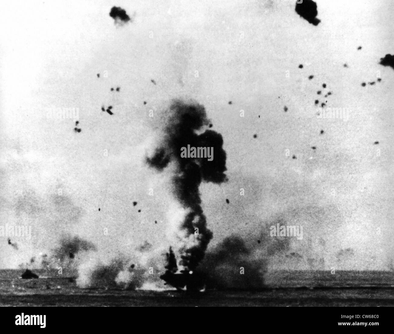 Kamikaze. Portaerei "USS Enterprise' colpito da una bomba, 14 maggio 1945 Foto Stock