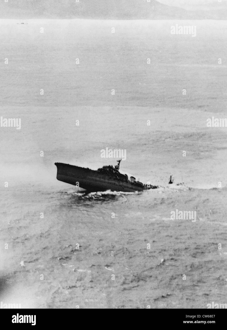 Il Giapponese incrociatore leggero 'Kashii' affondamento, Gennaio 12, 1945. Foto Stock