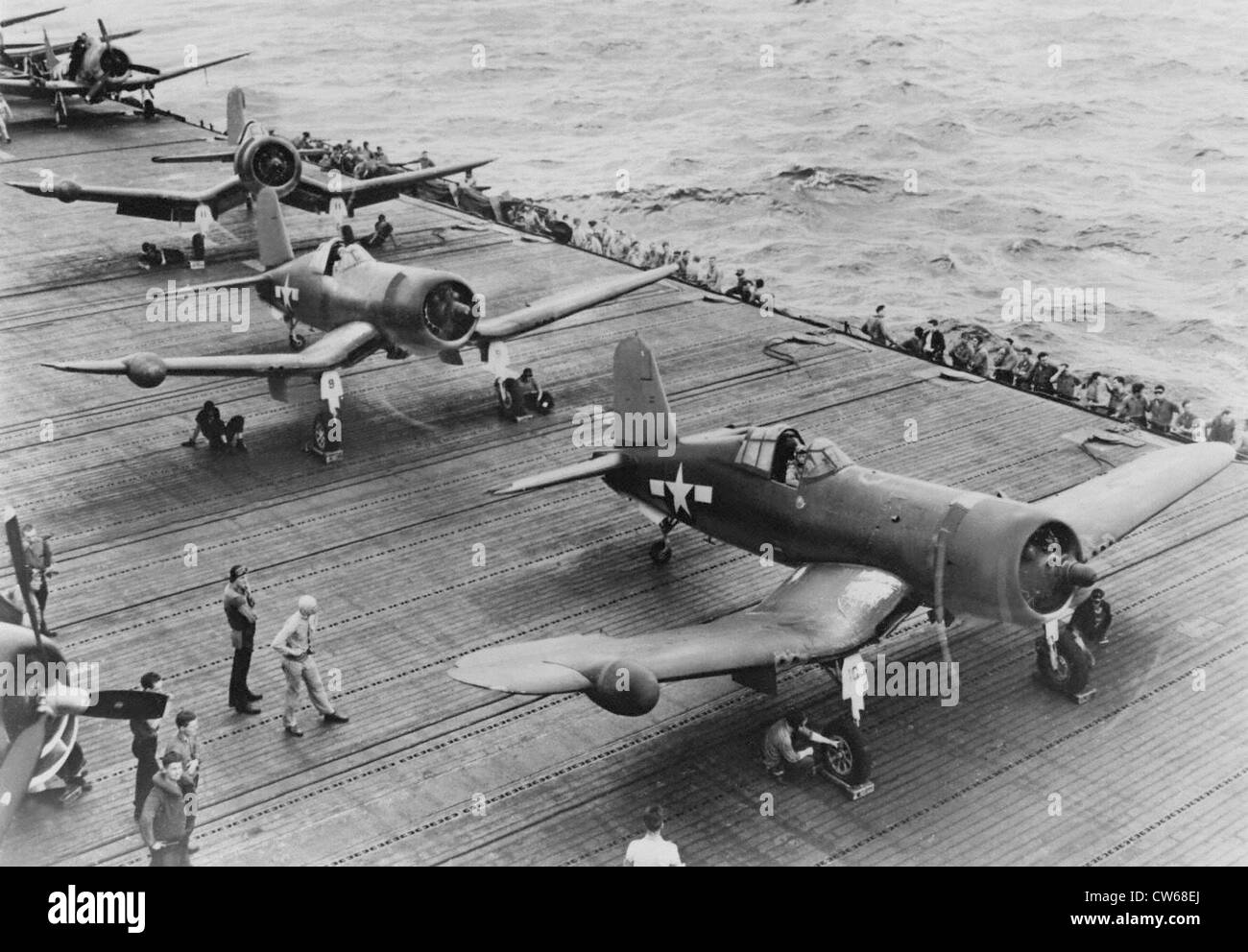 Chance-Vought F4U-2 fighters sulla portaerei "Intrepid',1944-45. Foto Stock