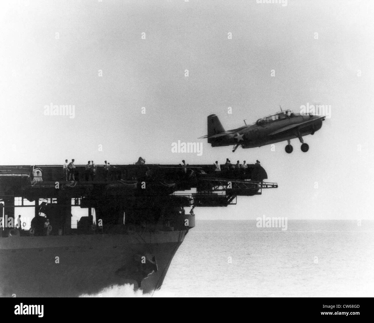 Catapulta di lancio di un piano a siluro da un americano portaerei, 1944-45 Foto Stock