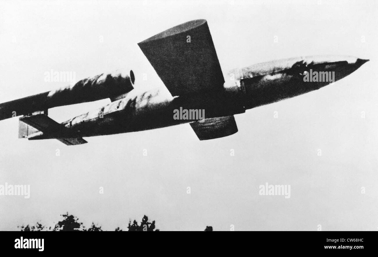 Il tedesco Fieseler Fi-103 (FZG-76) V-1 a razzo, in volo, 1944. Foto Stock