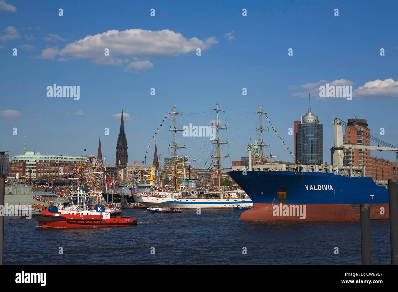 Le navi nel porto di Amburgo al Porto compleanno, Germania, Amburgo Foto Stock