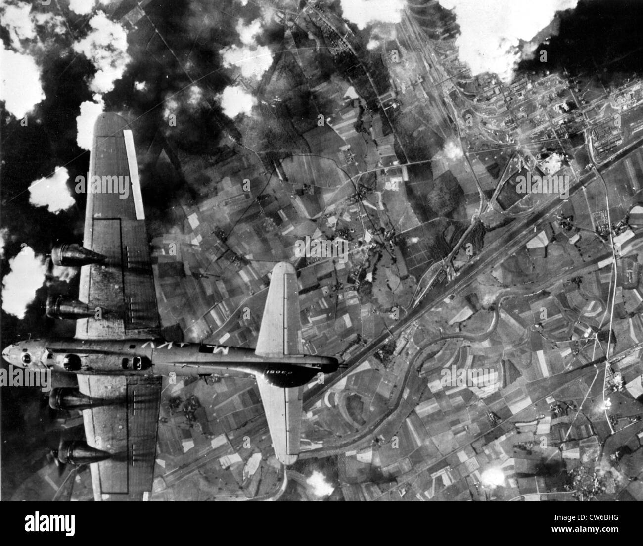 Antenna raid a Napoli (Italia) da U.S B-17 (15 luglio 1943) Foto Stock