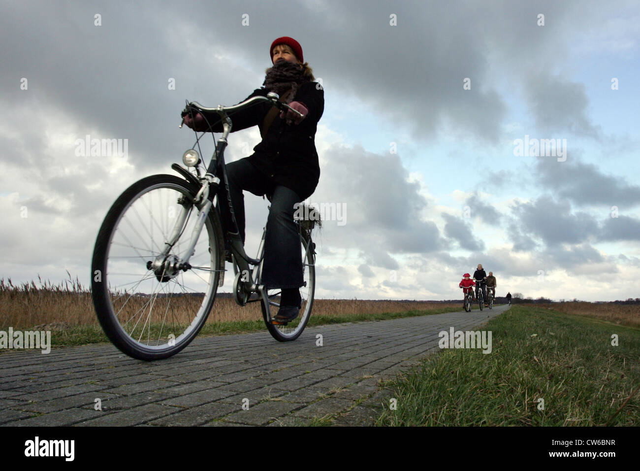 Zingst, ciclisti sulla diga Foto Stock