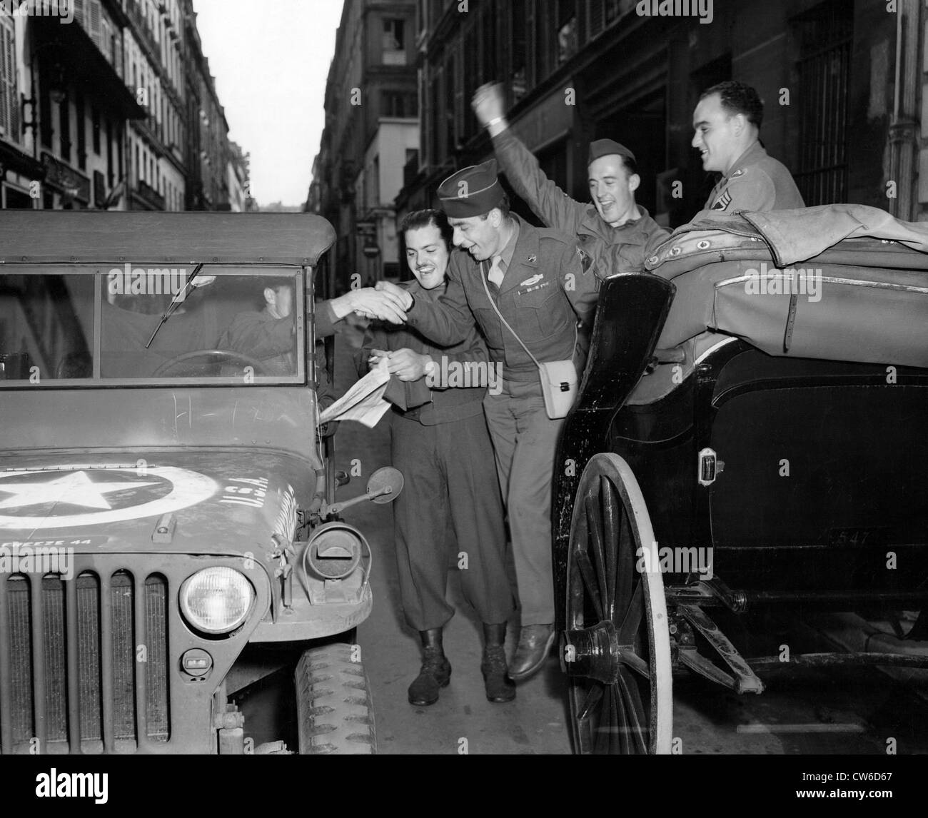 Annuncio del Giappone della resa incondizionata a Parigi (Francia) Il 10 agosto 1945 Foto Stock