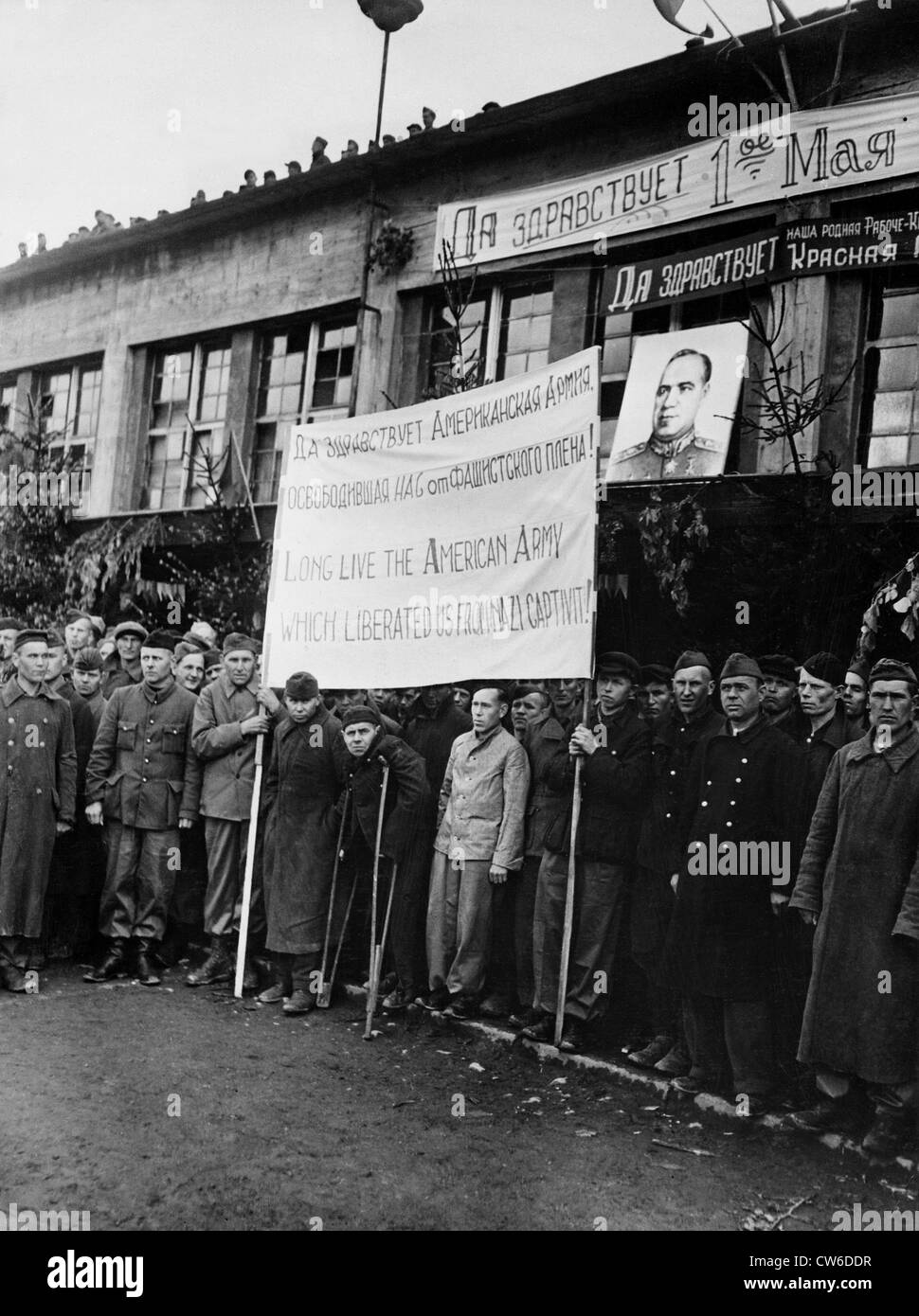 Liberato russi festeggiano giorno di maggio in Hemer (Germania) 1945 Foto Stock