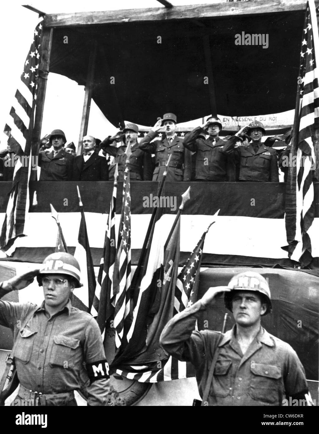 Truppe americane rivisti in modo attraverso Parigi, 25 agosto 1944 Foto Stock