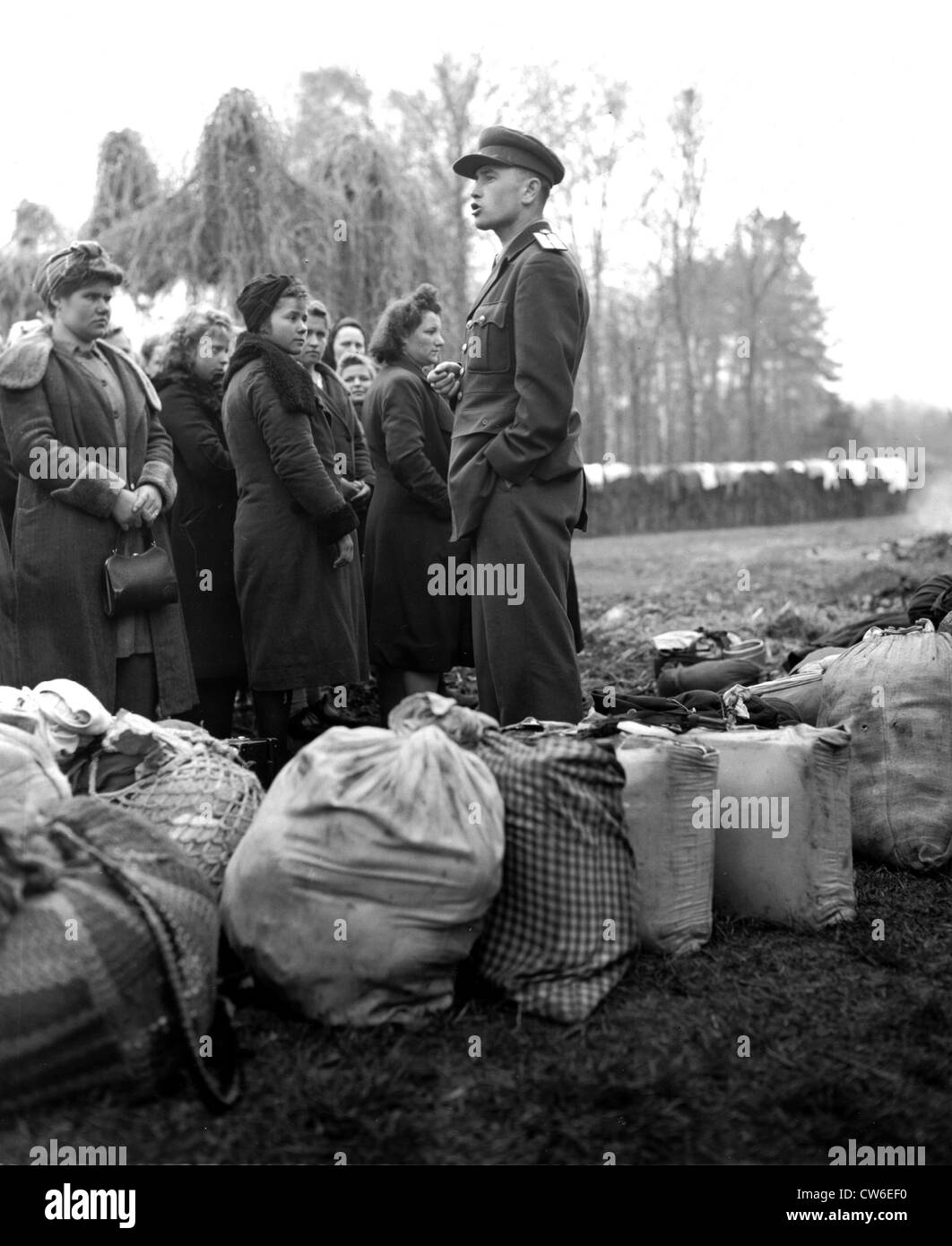 Gli sfollati di russo e di origine polacca in un accampamento a Chimay , 26 marzo 1945 Foto Stock