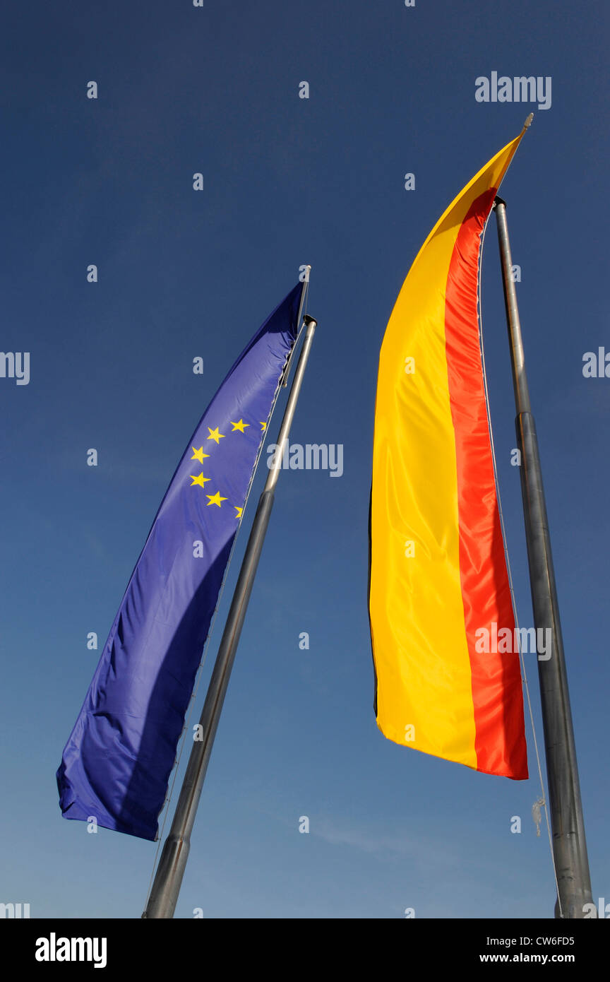 Le bandiere della Germania e dell'Europa Foto Stock