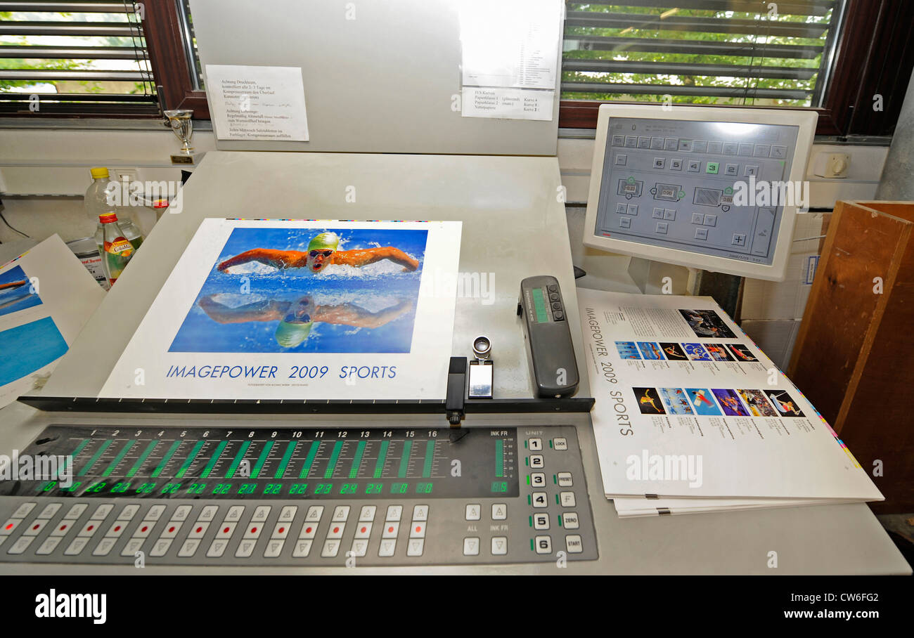 Print shop con Heidelberg Druck, macchine per la stampa di un calendario Foto Stock