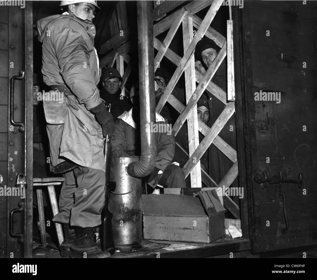 Federazione nazionale del POA nel box auto del treno che li porterà a Hof (Germania) il 19 gennaio 1946. Foto Stock