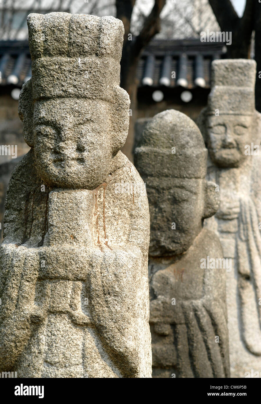 Totem di fronte al Museo Nazionale della Corea del Sud di Seoul Foto Stock