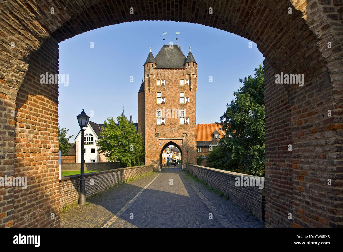 Klever Tor, Klever gate, vista sulla porta interna dal gate esterno, in Germania, in Renania settentrionale-Vestfalia, la zona della Ruhr, Xanten Foto Stock