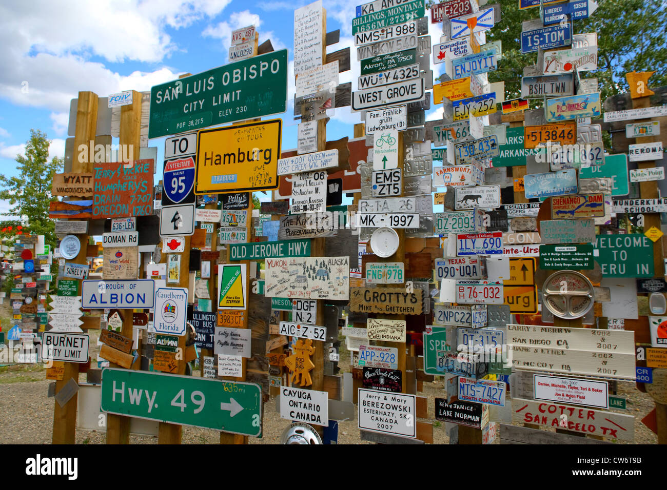 Watson Lago, segno posto foresta, Canada Foto Stock