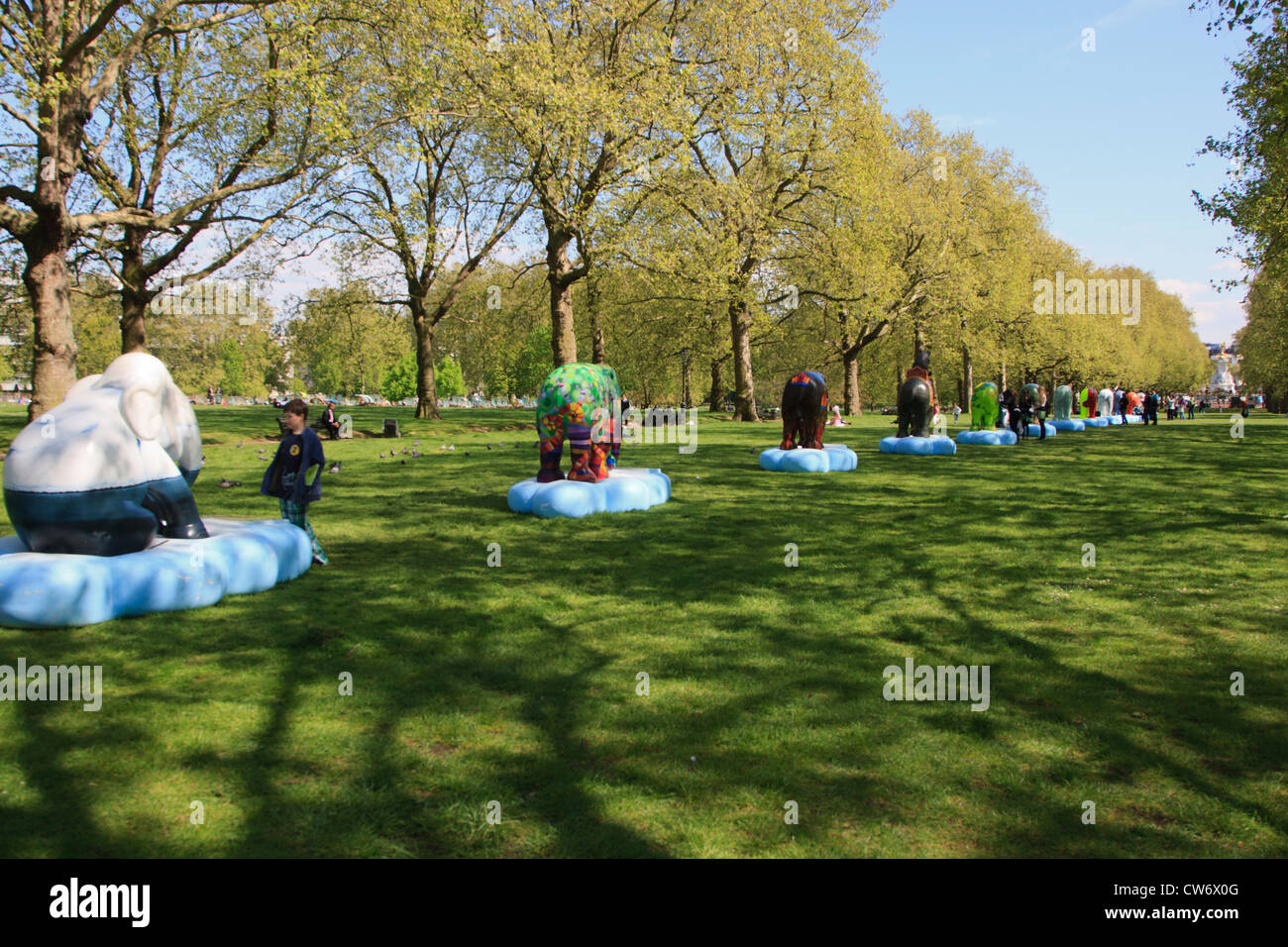 Elephant Parade 2010 nel parco verde di Londra Foto Stock