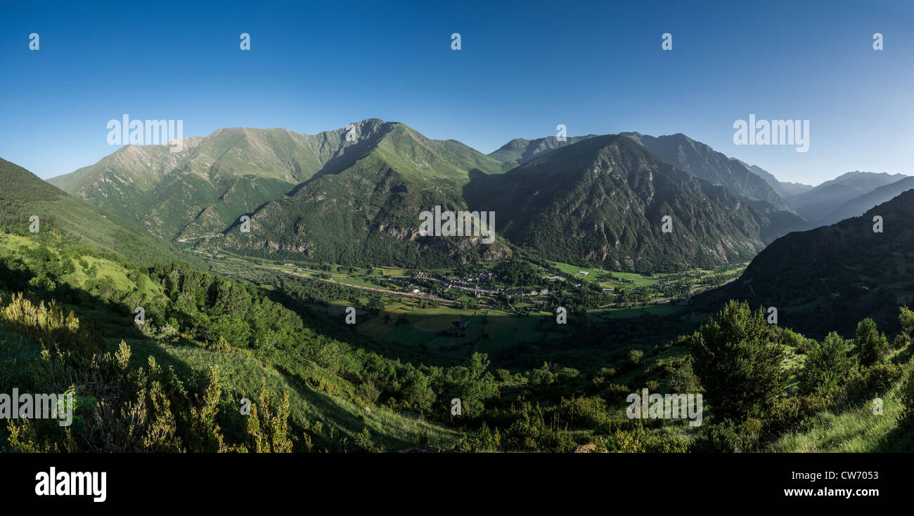 Vista panoramica di Vall de Boí in Spagna con Baruerra village Foto Stock