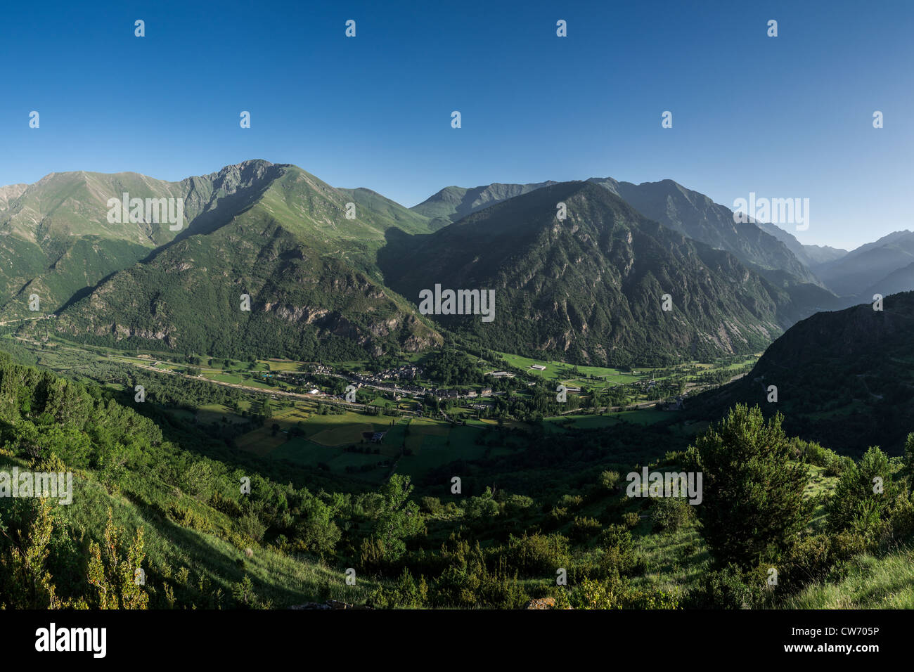 Vista panoramica di Vall de Boí in Spagna con Baruerra village Foto Stock