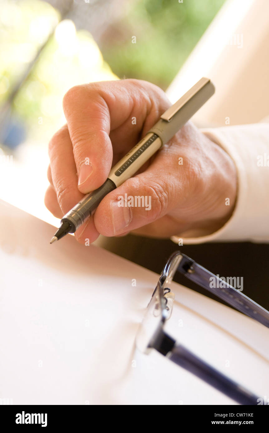 Prendere appunti in riunioni di lavoro riunione nota scrivere la scrittura di jot appuntare mano della penna Foto Stock