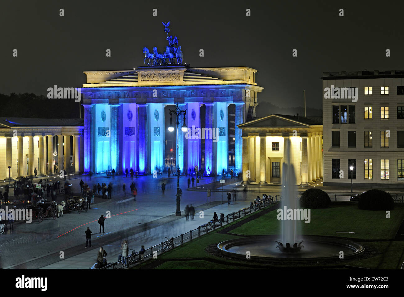 La Porta di Brandeburgo, Brandeburger Tor a Parigi, piazza Pariser Platz, Germania Berlino Foto Stock