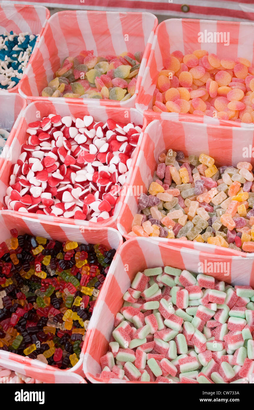 Pic e mescolare pick'n'Mix dolci dolci perdere la piccola penny woolworths zucchero alimenti zuccherati vecchio vino gengive orsetti di gomma Foto Stock