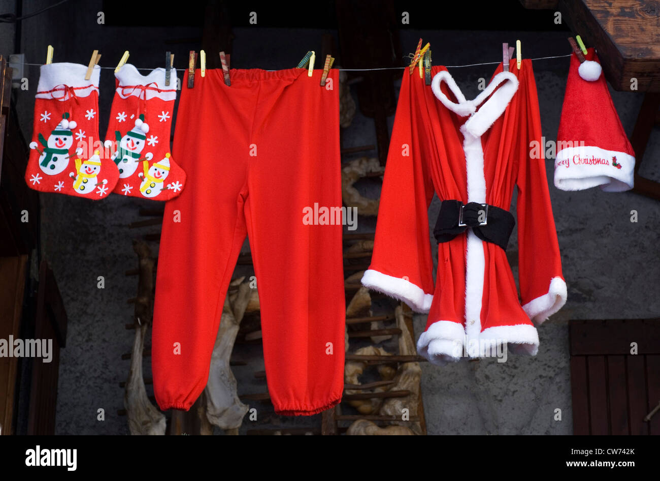 Santa Potenza Felice Bimbo Nel Braccio Di Ferro in Costume Di Santa Una  Bambina Con Lo Sguardo Di Babbo Natale Si Dimostra Forte Immagine Stock -  Immagine di armi, stagione: 162241705