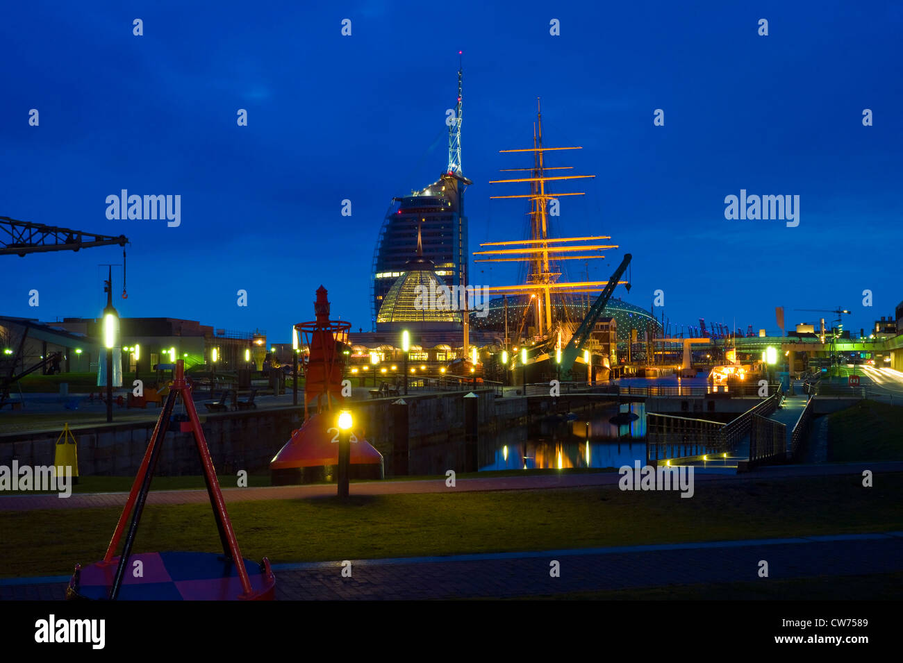 Night Shot del museo navale tedesco (Deutsches Schiffahrtsmuseum), Germania, Freie Hansestadt Bremen, Bremerhaven Foto Stock