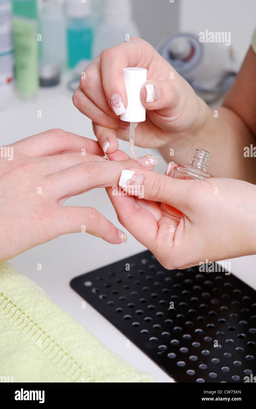 Donna alla manicure Foto Stock