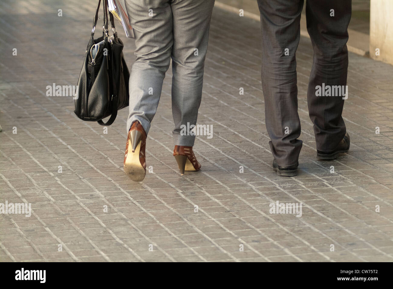 I dirigenti a piedi Foto Stock
