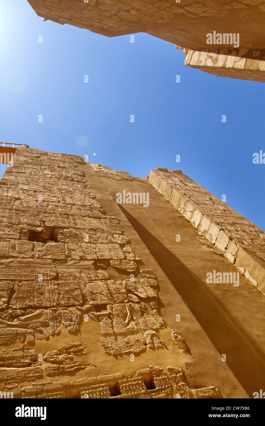 Tempio di Karnak con antico Egitto geroglifici Foto Stock
