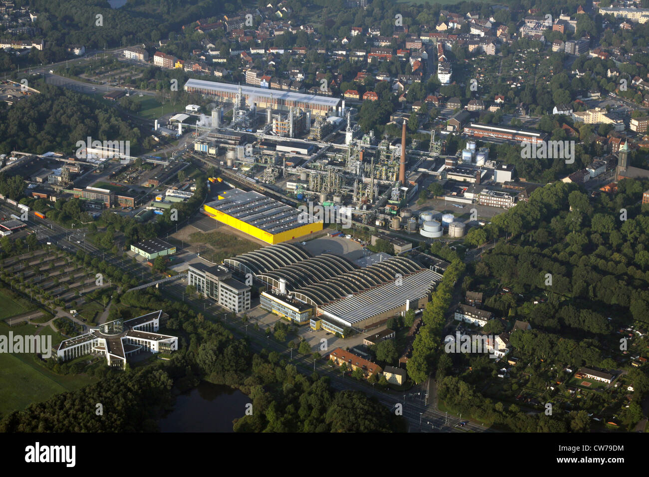 Il centro amministrativo di GEA a Bochum e nuova costruzione di mobili, discount Herne-Eickel in background, in Germania, in Renania settentrionale-Vestfalia, la zona della Ruhr, Bochum Foto Stock
