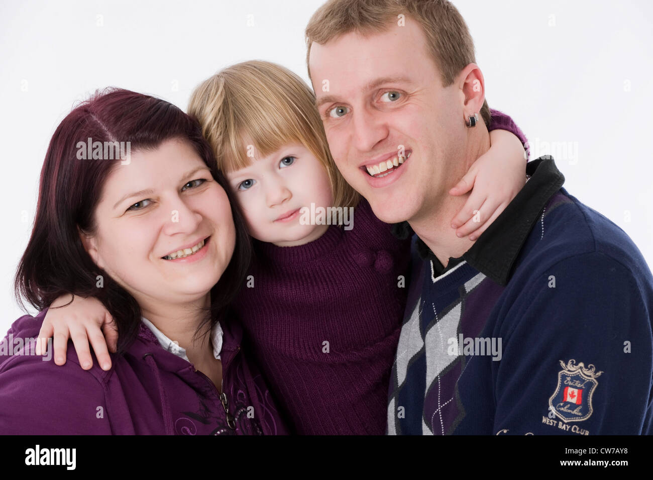 I genitori con la figlia a braccetto Foto Stock