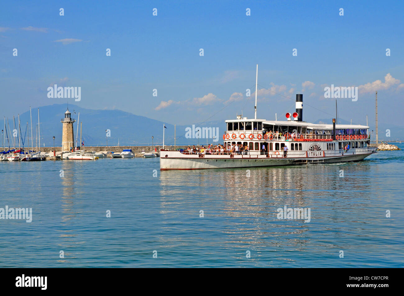 Escursione in barca da un porto sul Lago di Garda, Italia, Trentino-Suedtirol, Lago di Garda, Desenzano Foto Stock