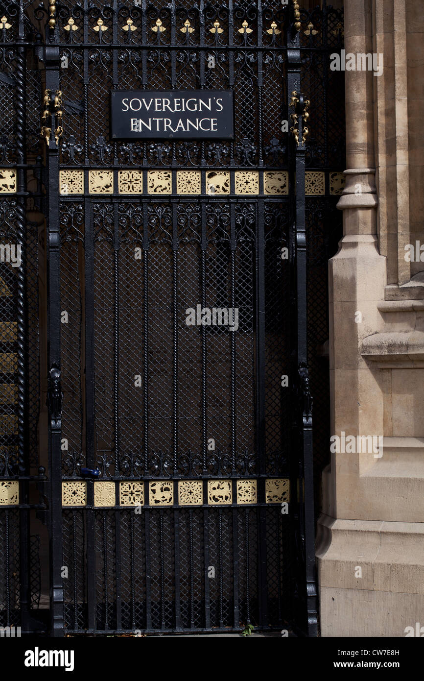 Sovrano di ingresso delle case del Parlamento europeo a Londra. Foto Stock