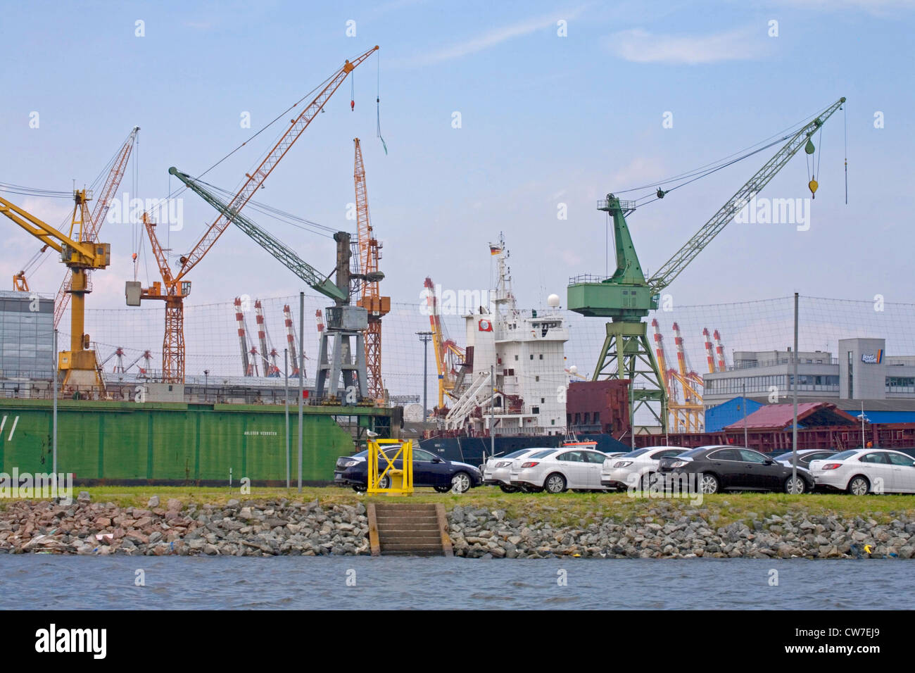 Gru a torre presso il porto, la Germania, la Freie Hansestadt Bremen, Bremerhaven Foto Stock