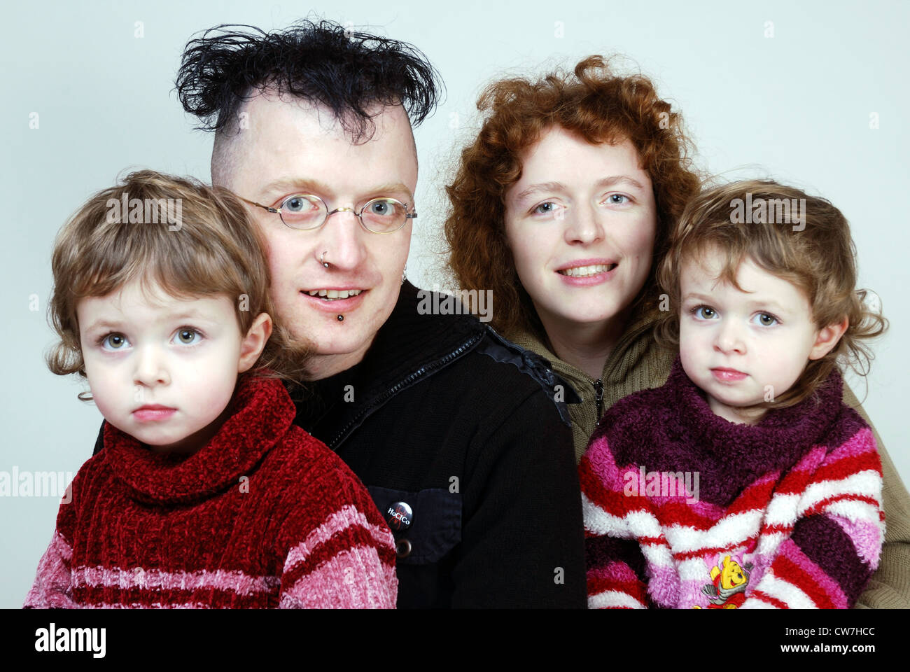 Ritratto di una famiglia con letti gemelli Foto Stock