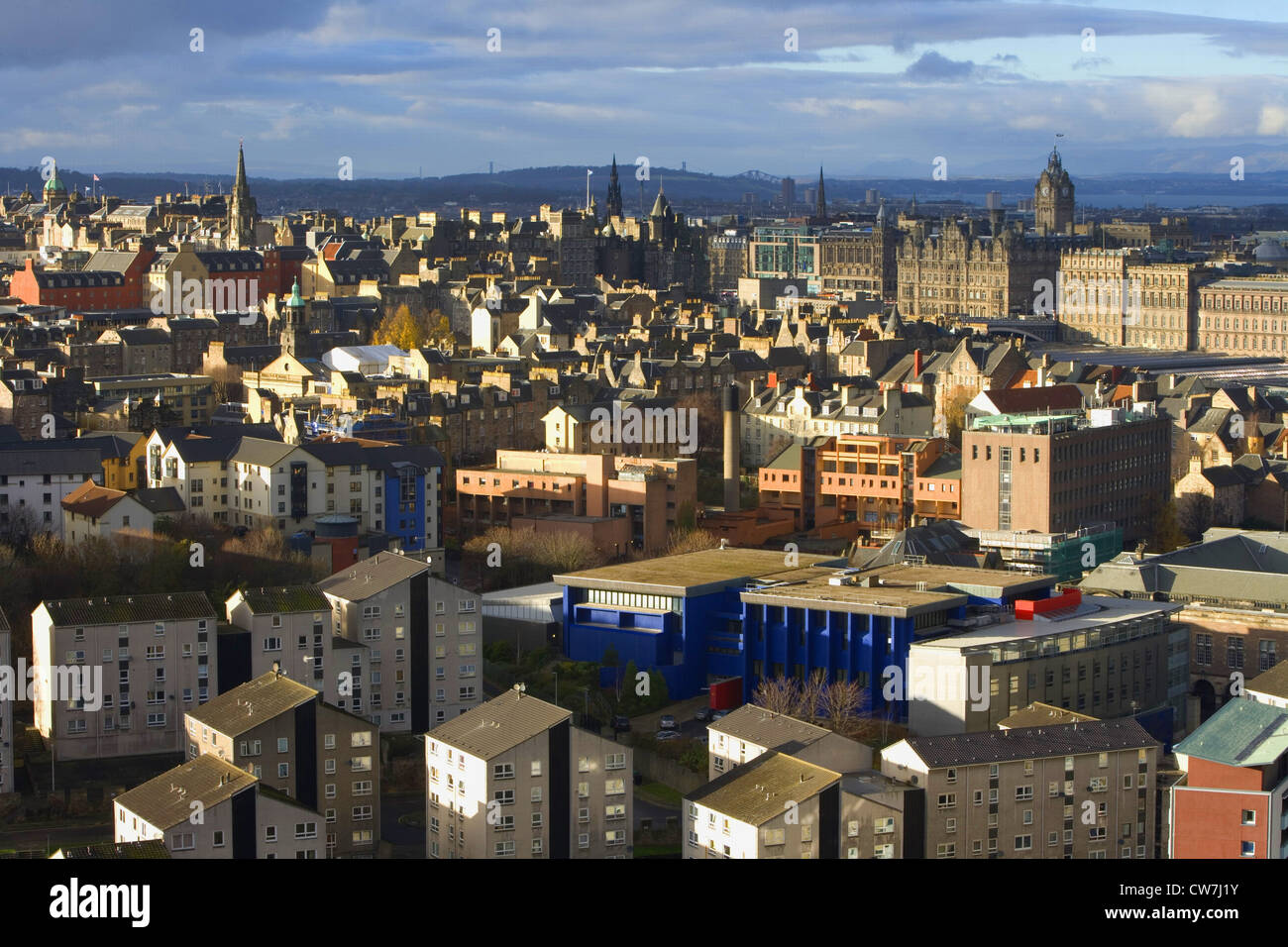 Vista sul centro di Edimburgo da Salisbury Crags, Regno Unito, Scozia, Edimburgo Foto Stock