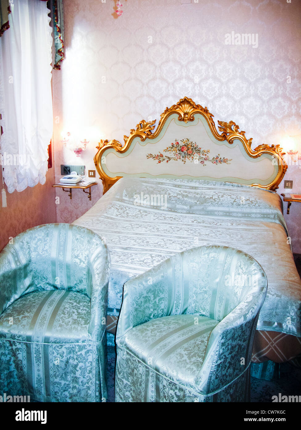 Un classico veneziano camera da letto Foto stock - Alamy