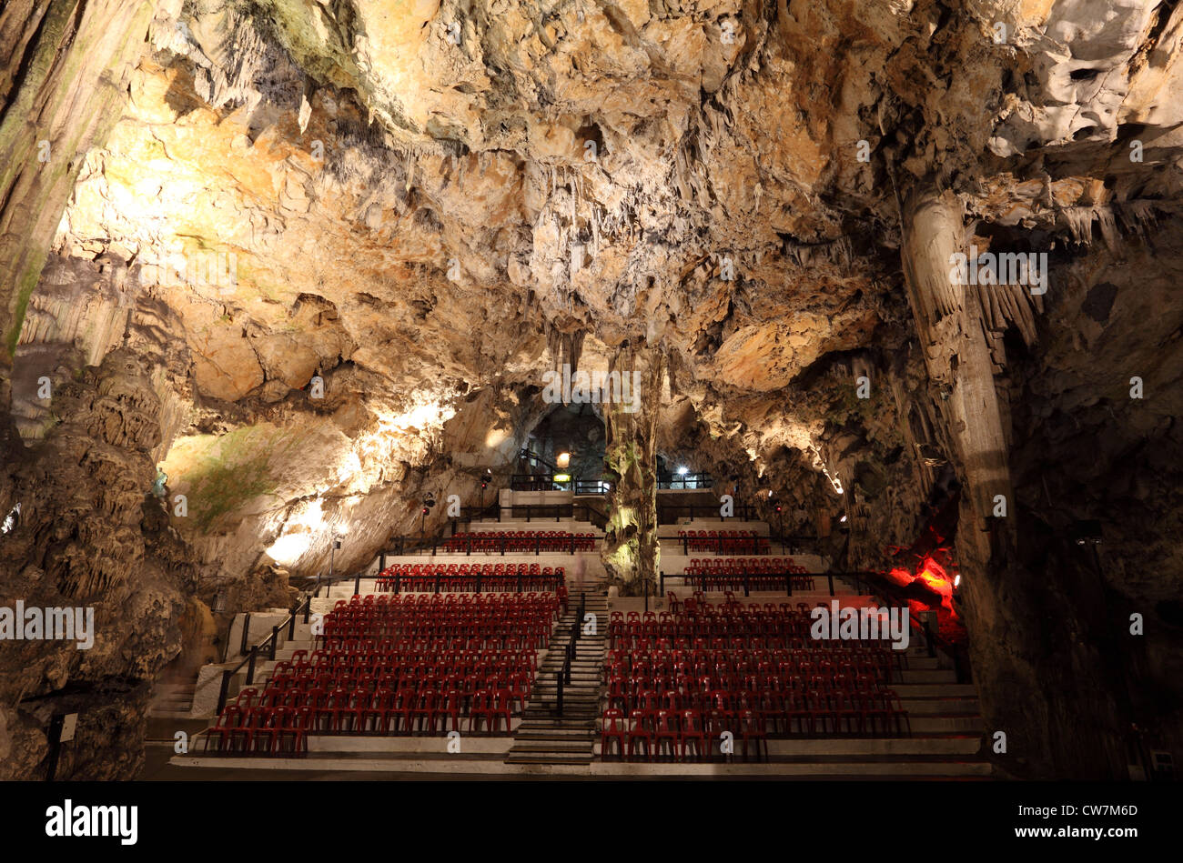 L' auditorium presso la cattedrale grotta in Gibilterra Foto Stock