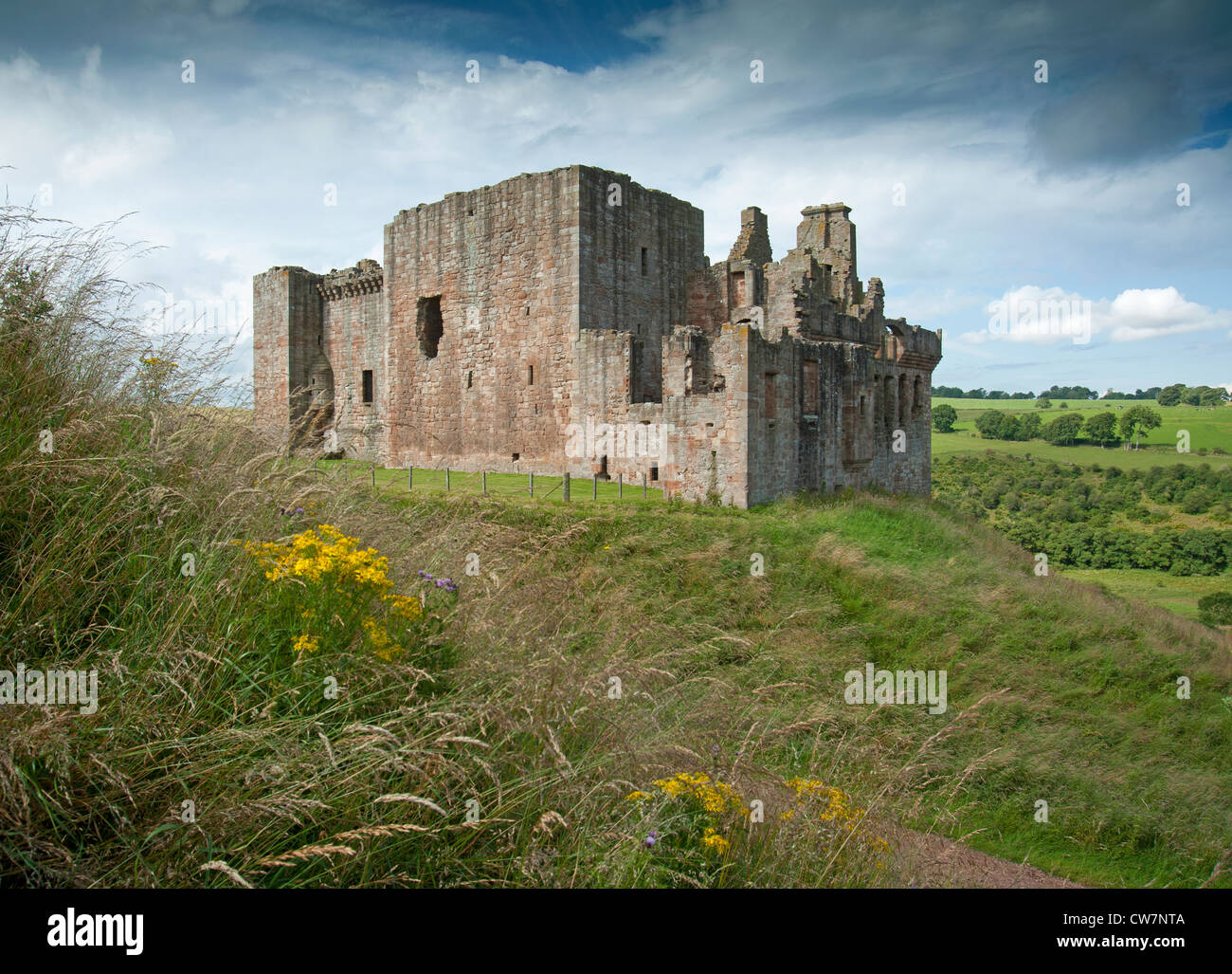 Crichton Castle, rovine, nel paesaggio rurale a Pathead. Gorebridge. A sud-est di Edimburgo. La Scozia. SCO 8312 Foto Stock