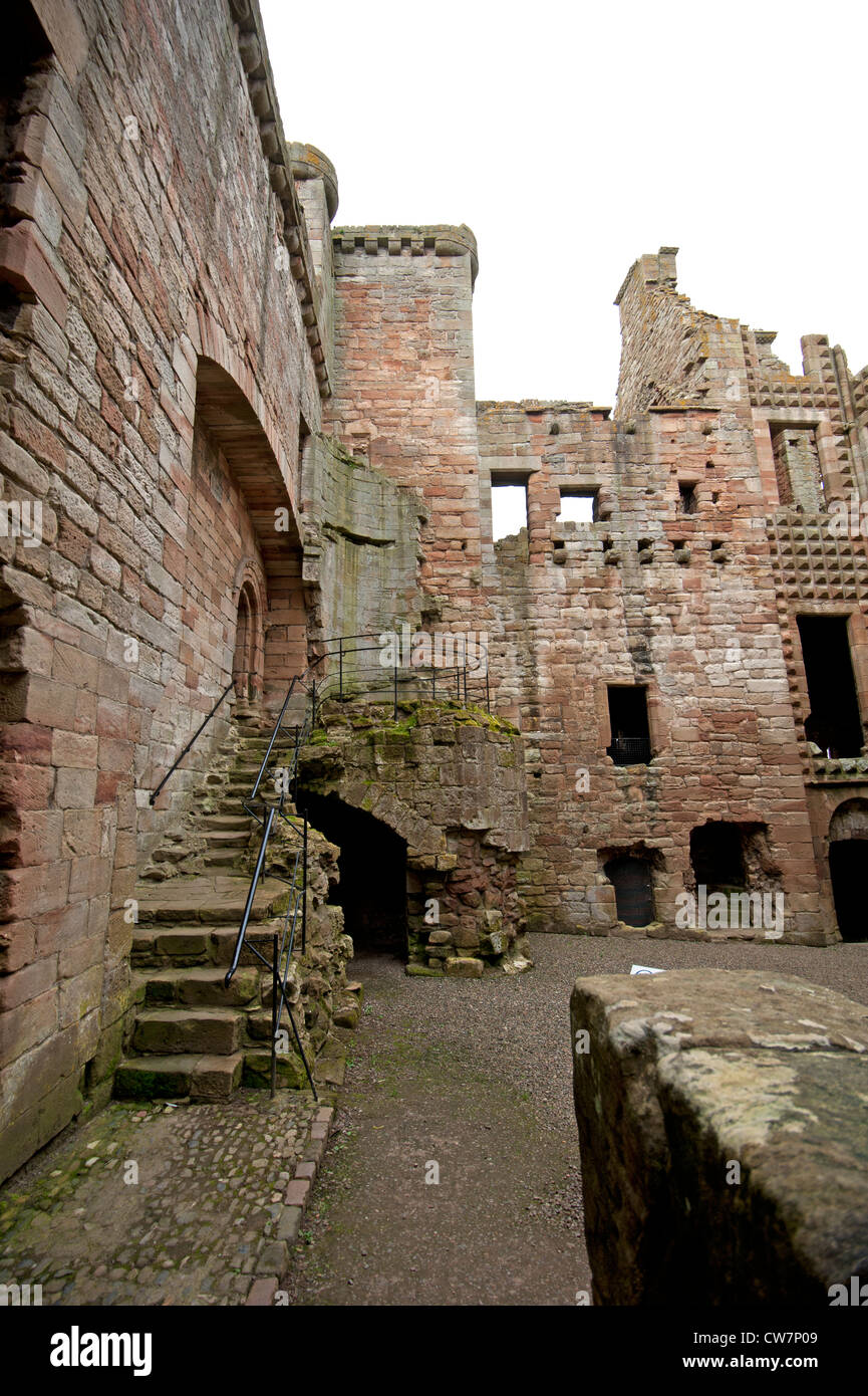 Crichton Castle, rovine, nel paesaggio rurale a Pathead. Gorebridge. A sud-est di Edimburgo. La Scozia. SCO 8320 Foto Stock