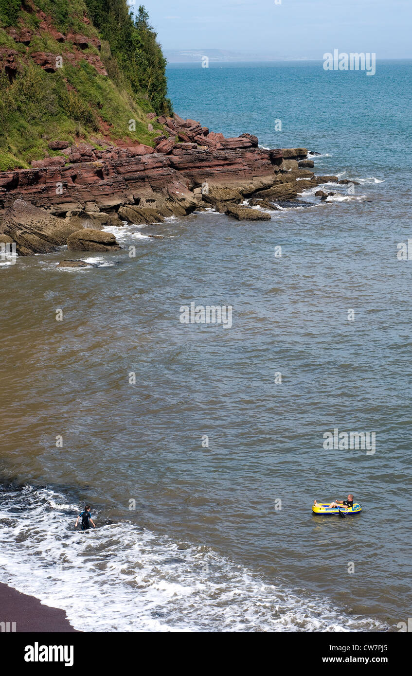 Le Imbarcazioni Gonfiabili Sulla Spiaggia Inglese