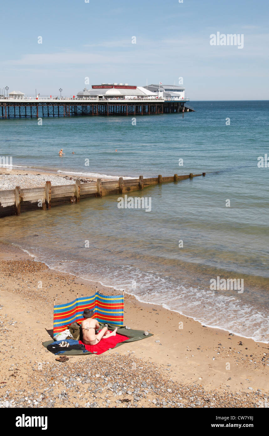 La spiaggia e il molo a Cromer, Norfolk, Inghilterra, Regno Unito Foto Stock