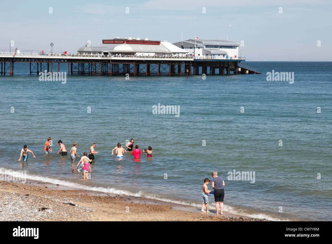 La spiaggia e il molo a Cromer, Norfolk, Inghilterra, Regno Unito Foto Stock