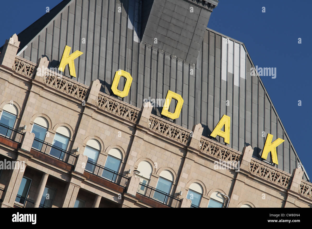 Segno di KODAK. Eastman Kodak Company, Rochester, New York, Stati Uniti d'America. Parte superiore del World Headquarters Building. Foto Stock