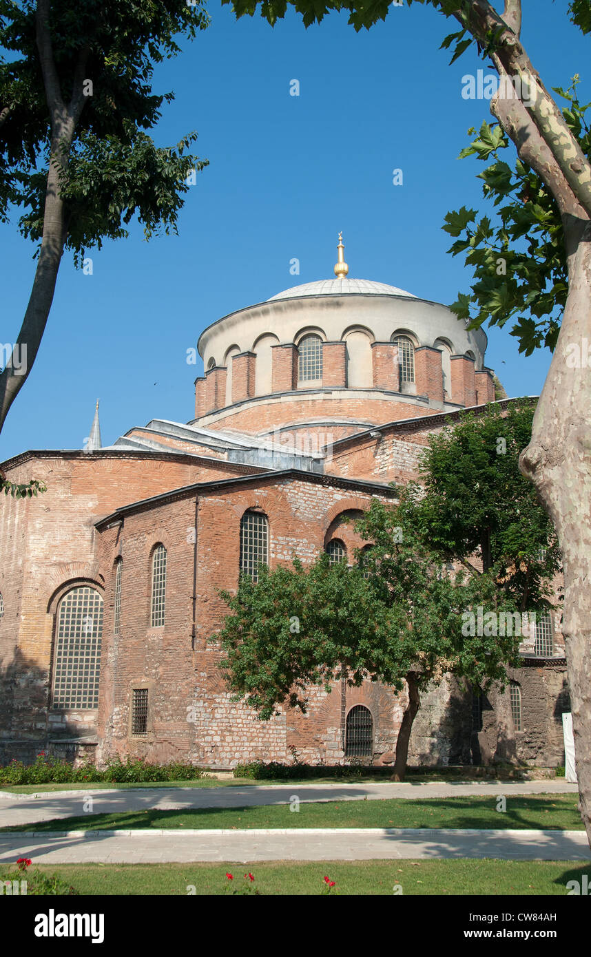 ISTANBUL, Turchia. Aya Irene (Chiesa della pace divina) nella prima corte presso il Palazzo Topkapi. 2012. Foto Stock