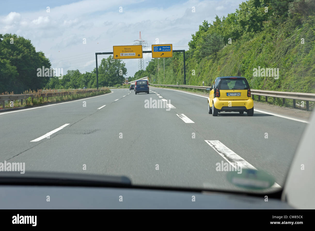 La guida su una autostrada tedesca, Dusseldorf, Germania. Foto Stock
