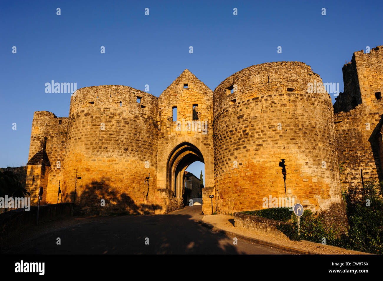 Porte des Tours, la porta medievale della città, Domme, Dordogne, Nouvelle Aquitaine, Francia Foto Stock