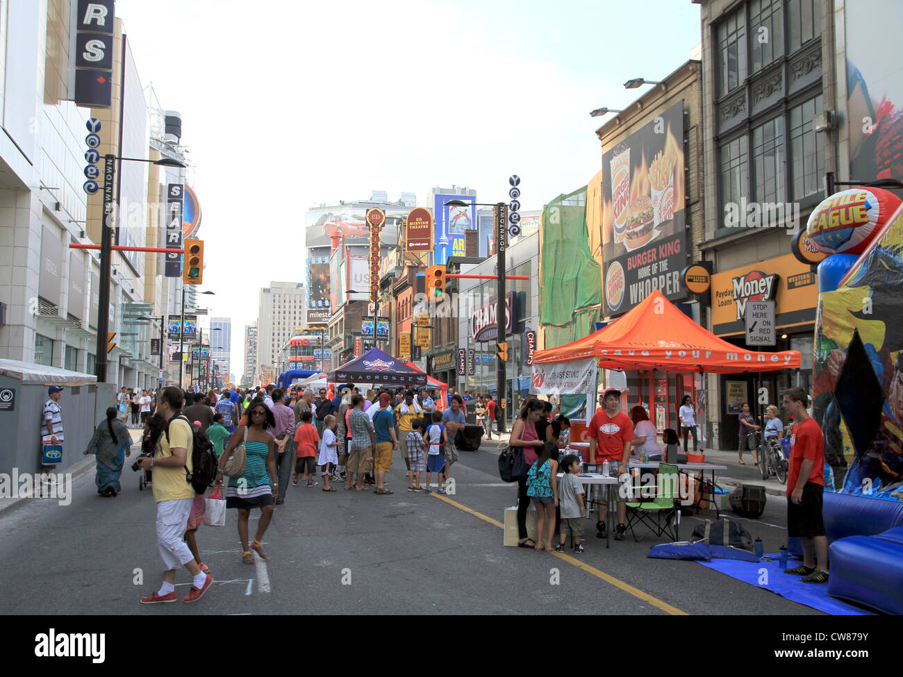 Un festival di strada lungo Yonge Street a Toronto Foto Stock
