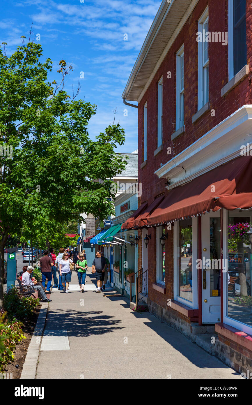 Negozi di Queen Street nel centro storico della città, Niagara sul Lago Ontario, Canada Foto Stock